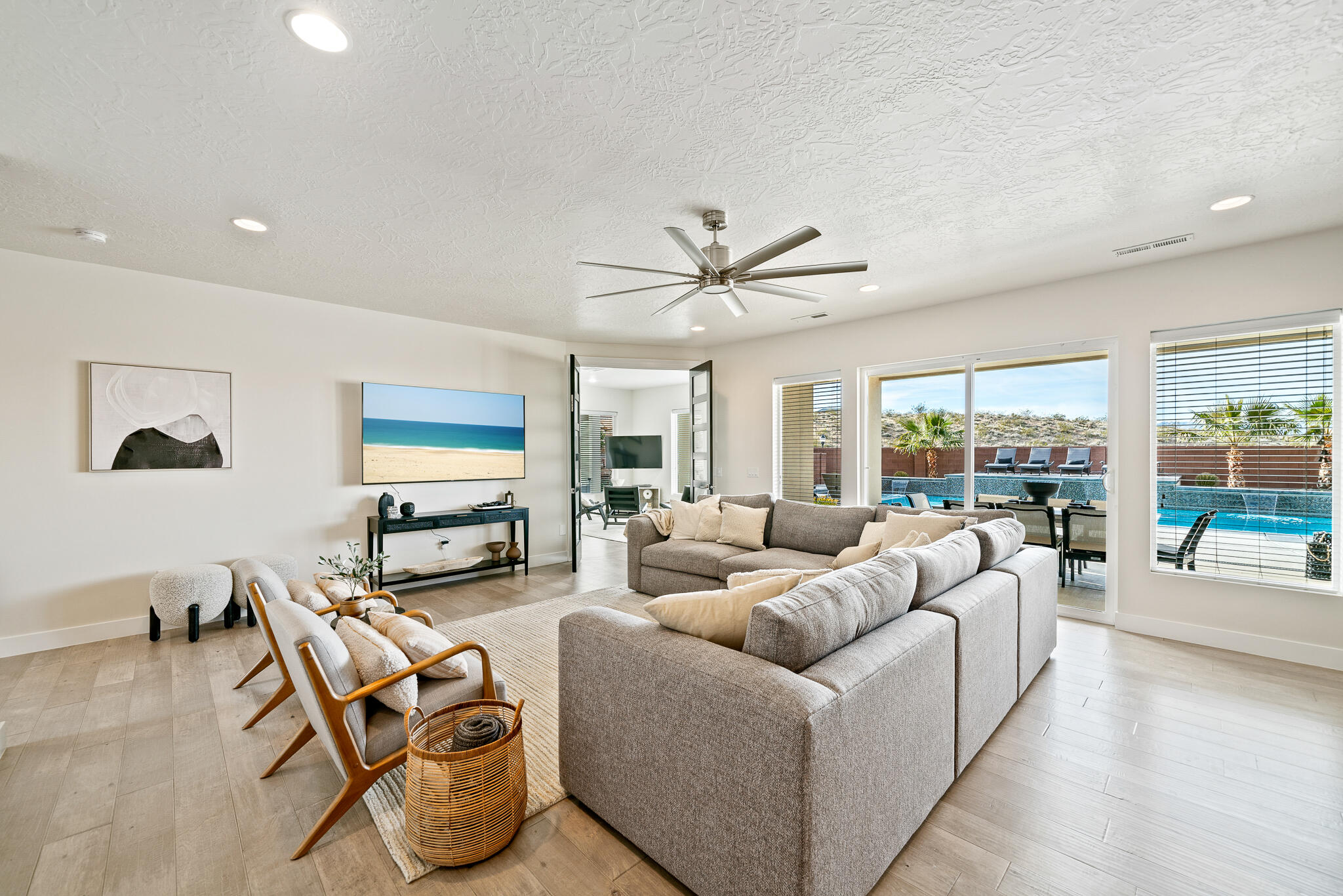 DESERTS EDGE - Residential