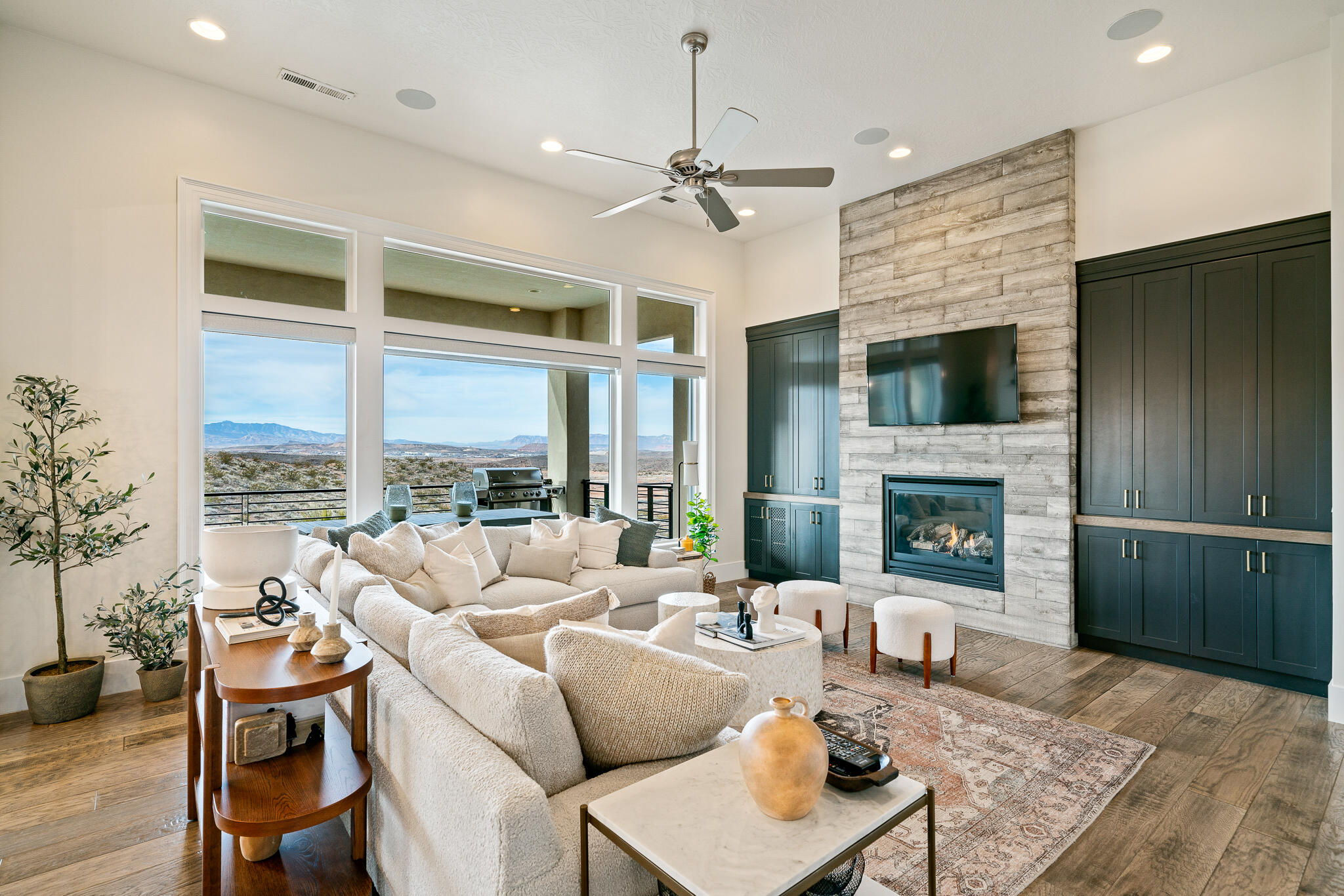 DESERTS EDGE - Residential