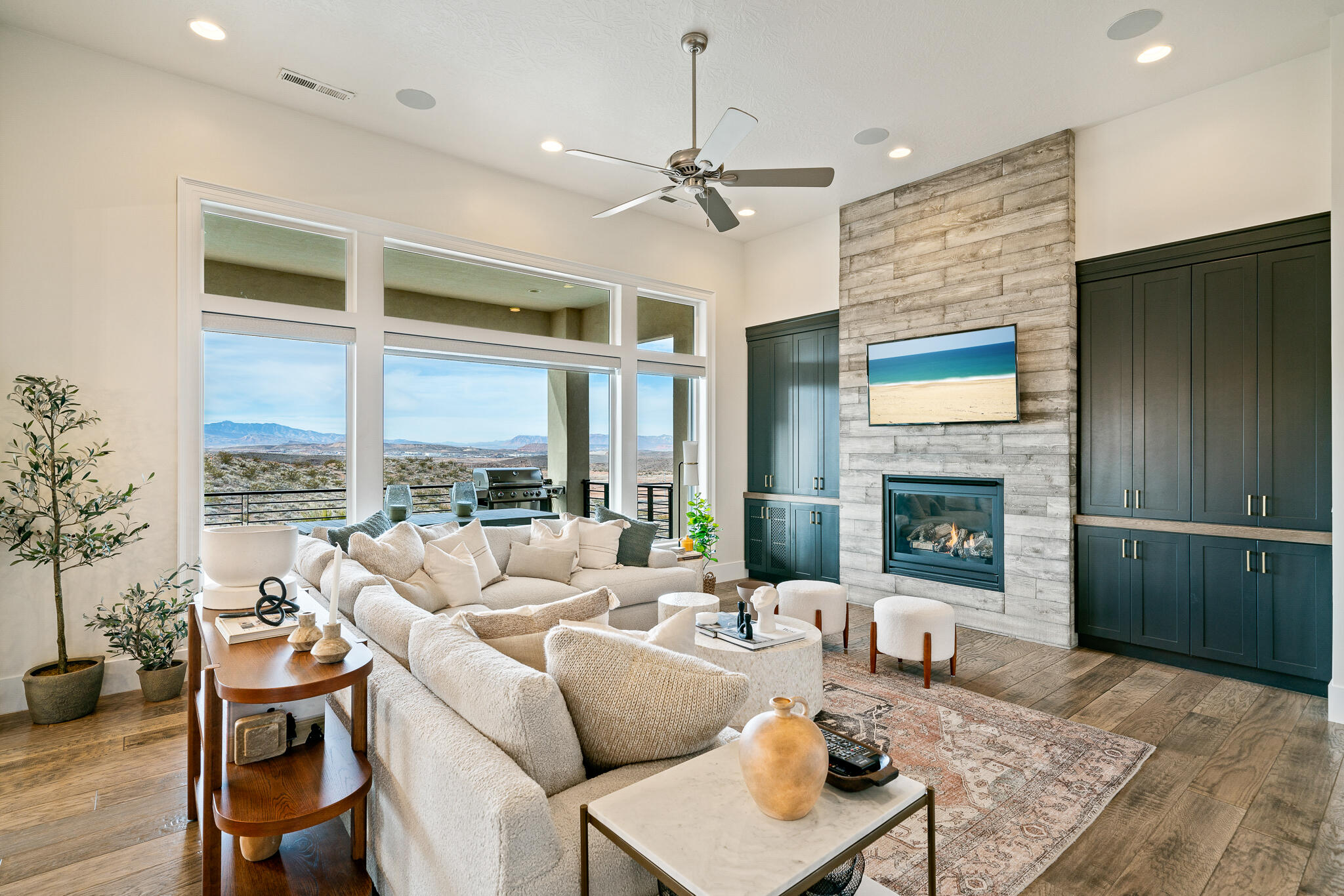 DESERTS EDGE - Residential