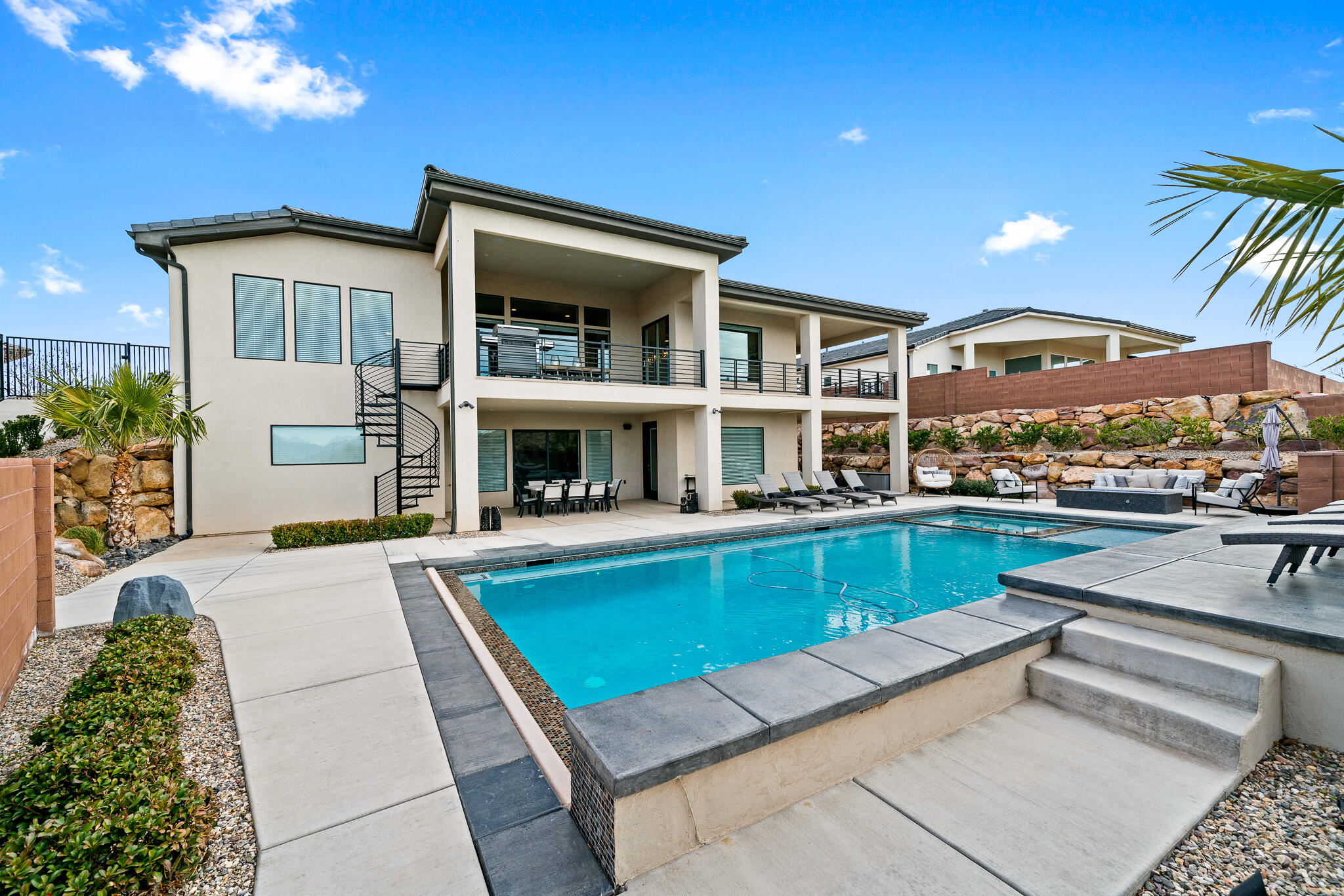 DESERTS EDGE - Residential