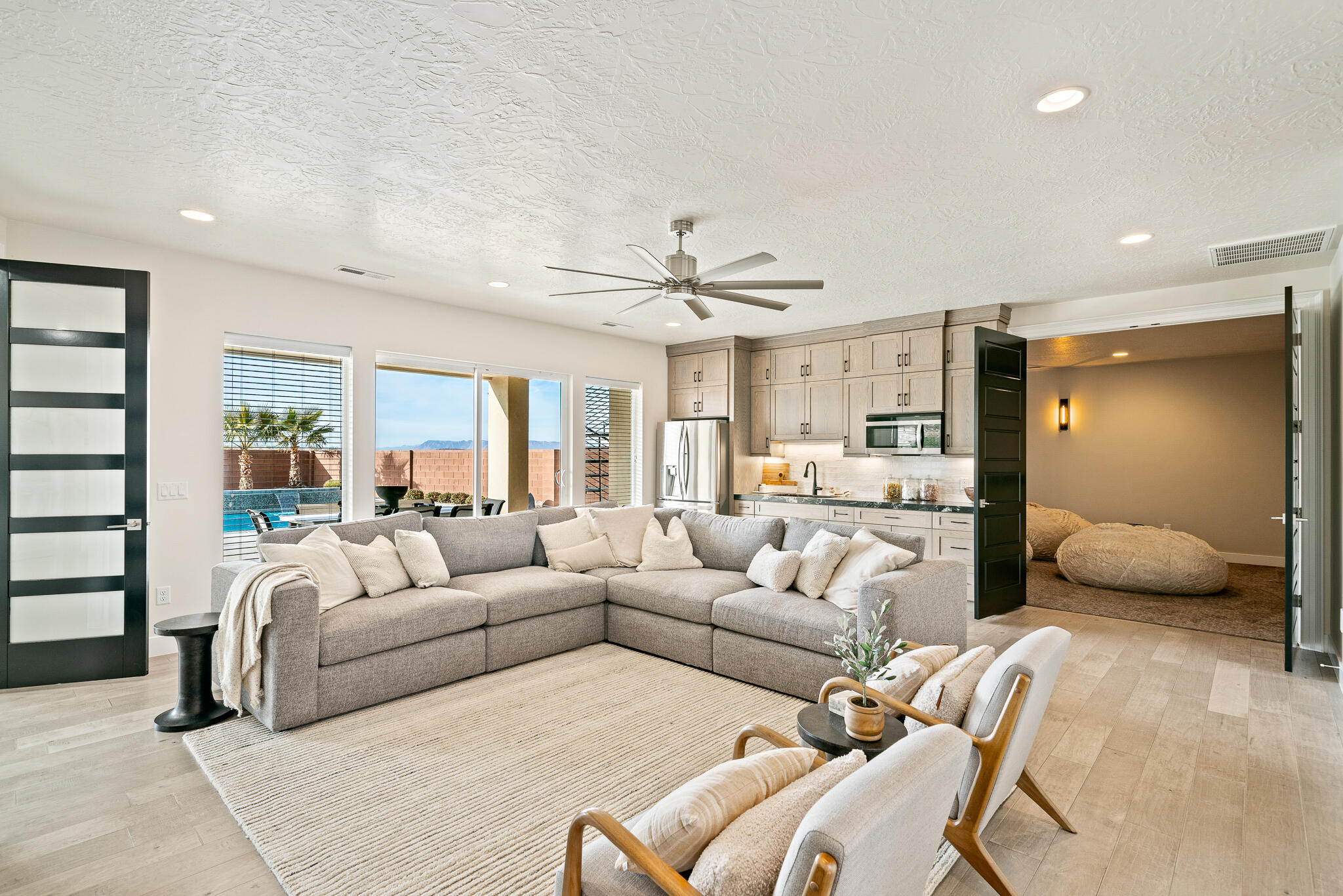 DESERTS EDGE - Residential