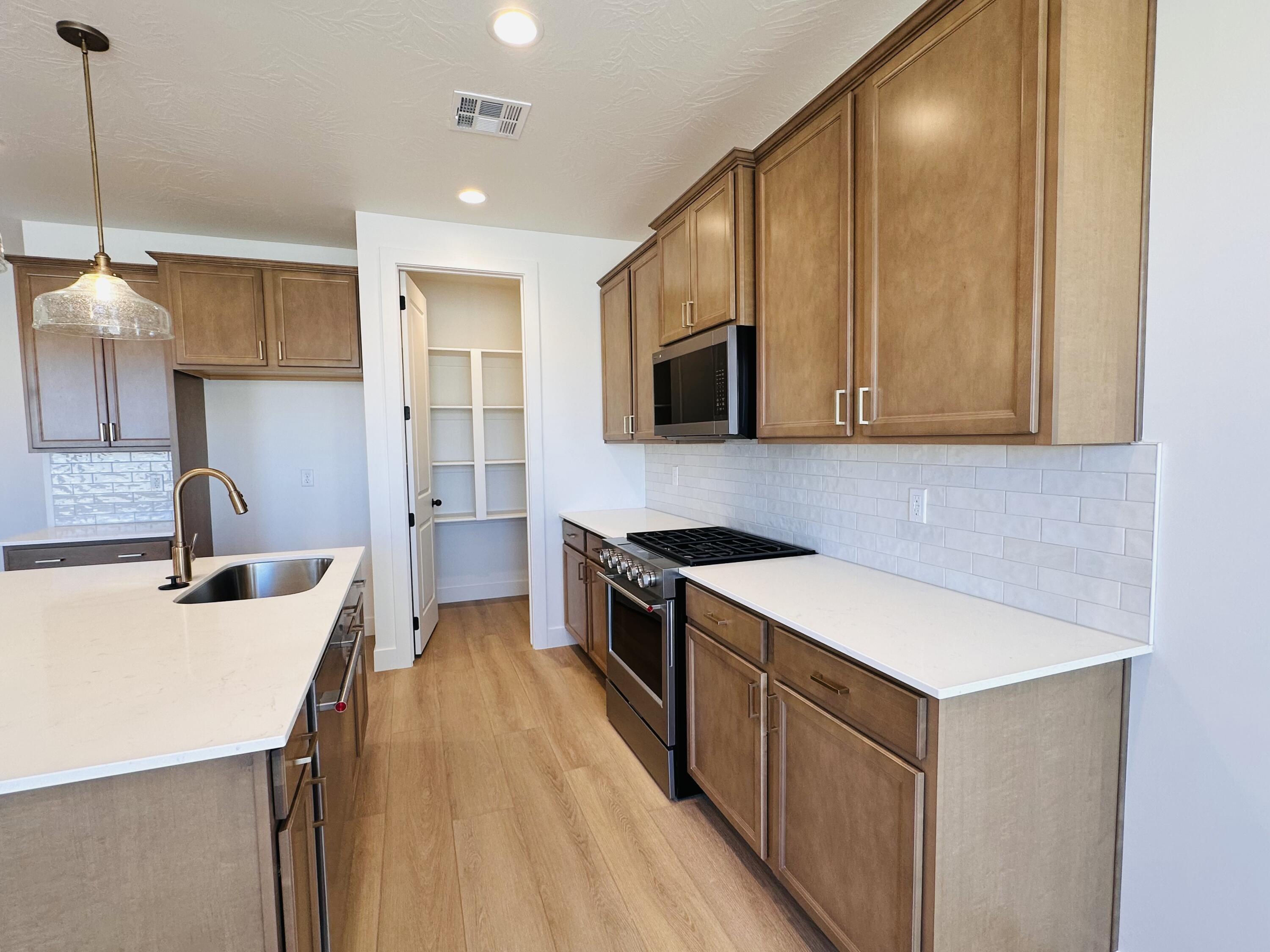 ROSALIA RIDGE AT DIVARIO - Residential