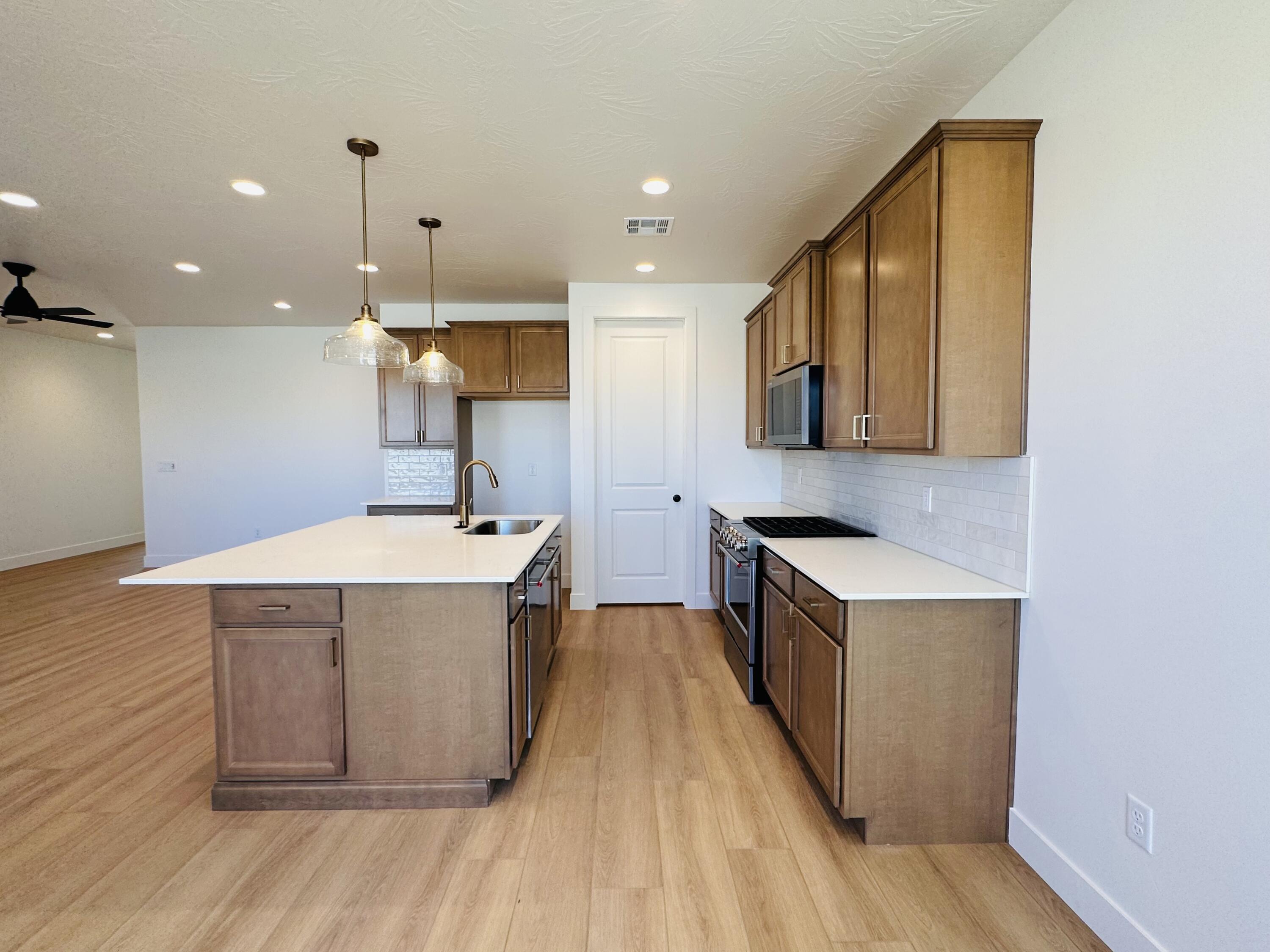 ROSALIA RIDGE AT DIVARIO - Residential