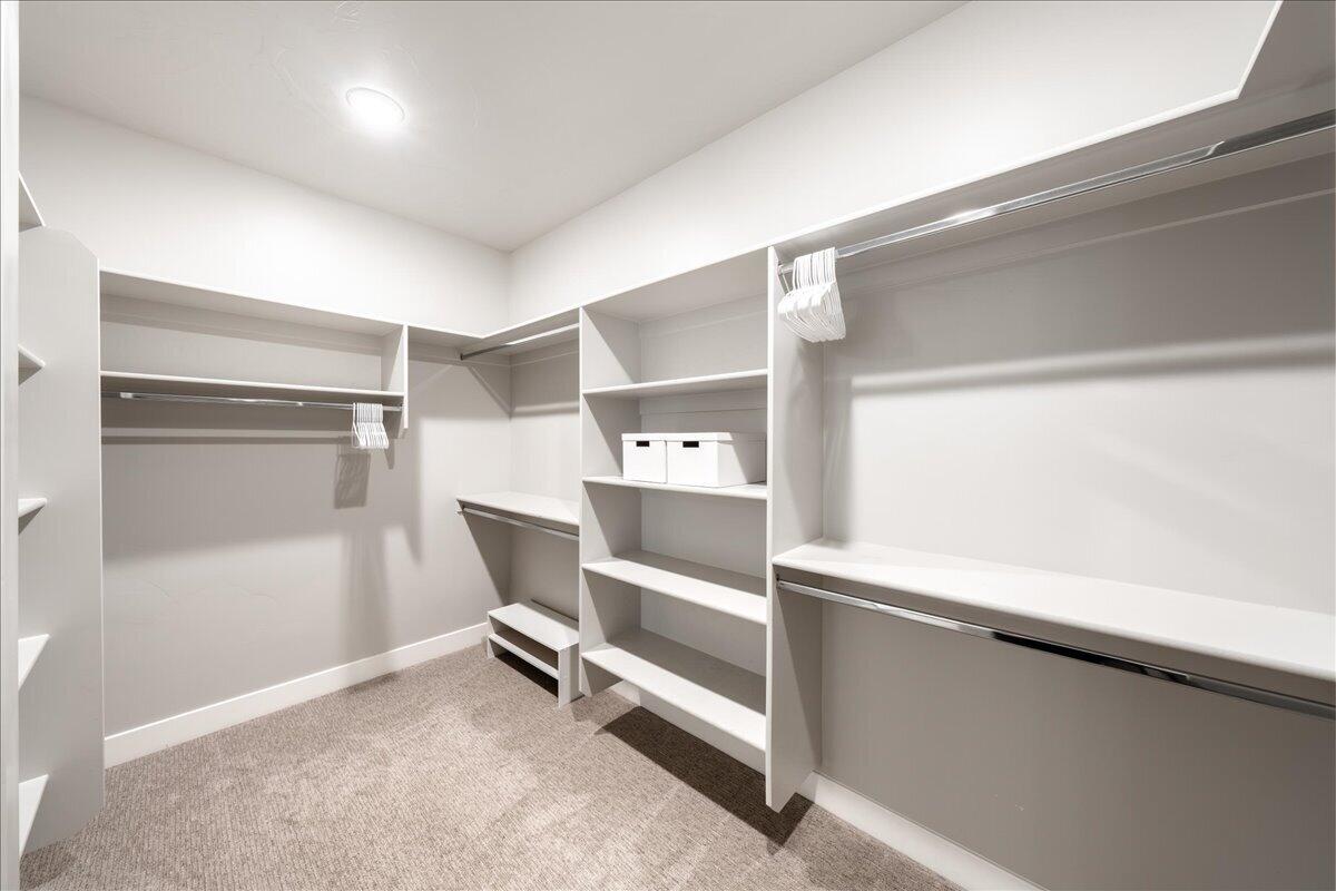 IRON HORSE - Residential