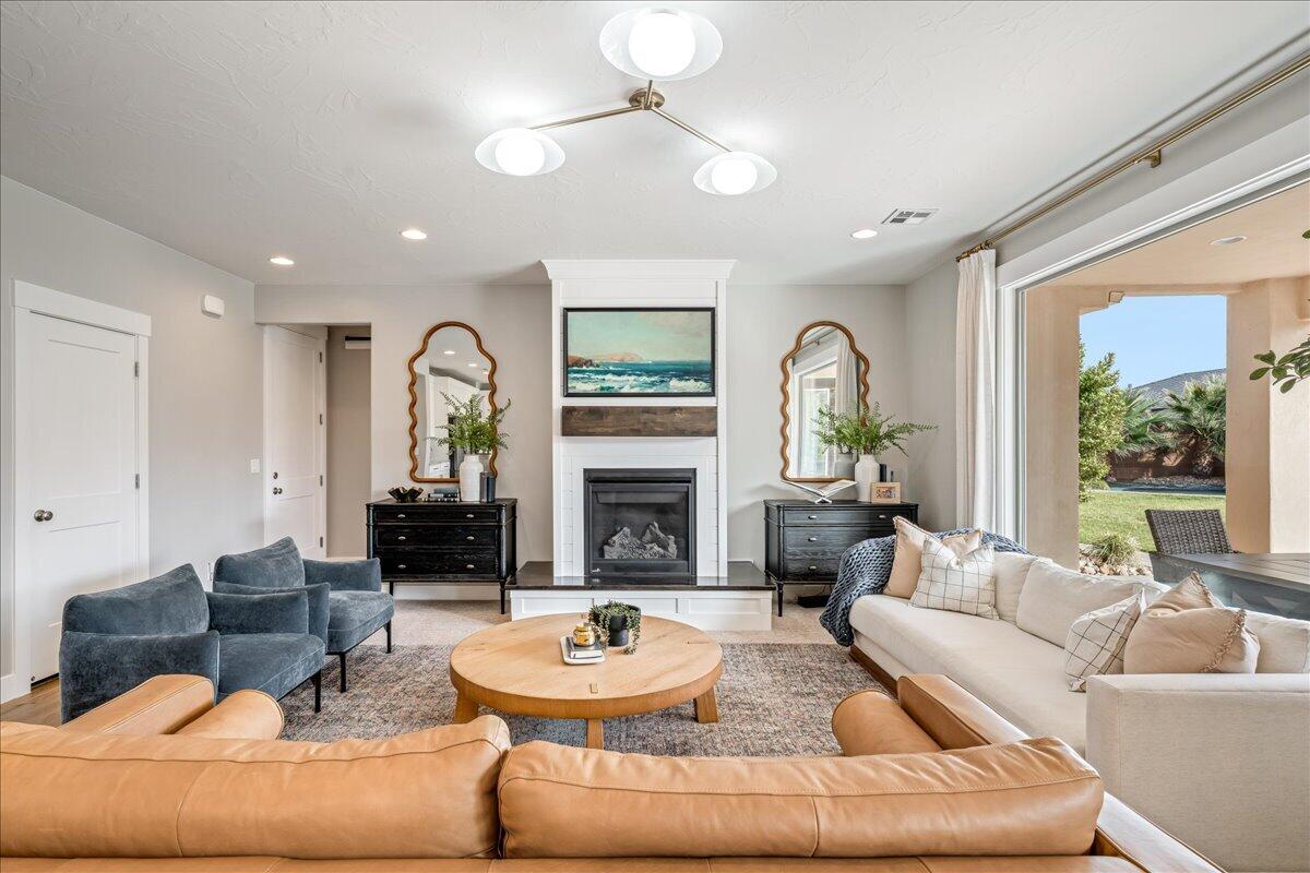 IRON HORSE - Residential