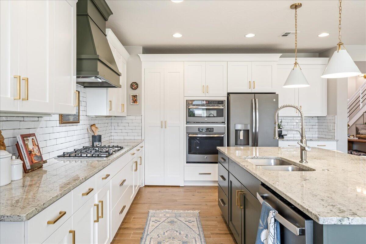 IRON HORSE - Residential