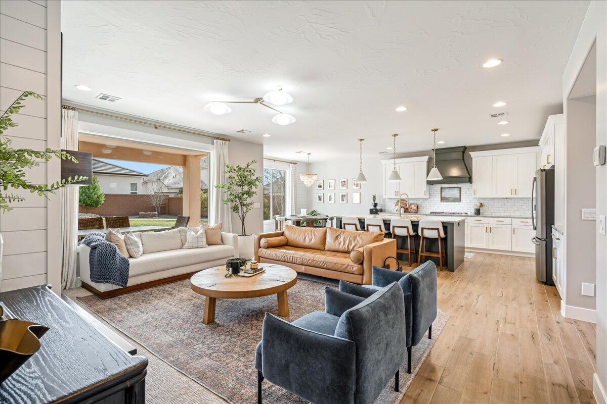 IRON HORSE - Residential