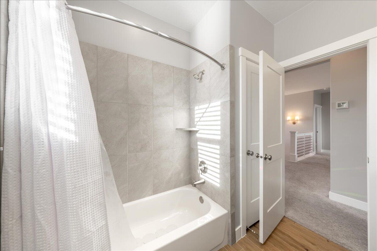 IRON HORSE - Residential