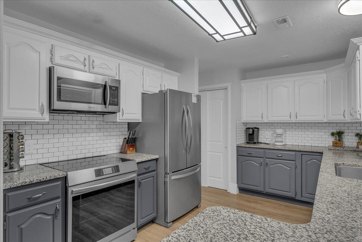 LA VERKIN ESTATES - Residential