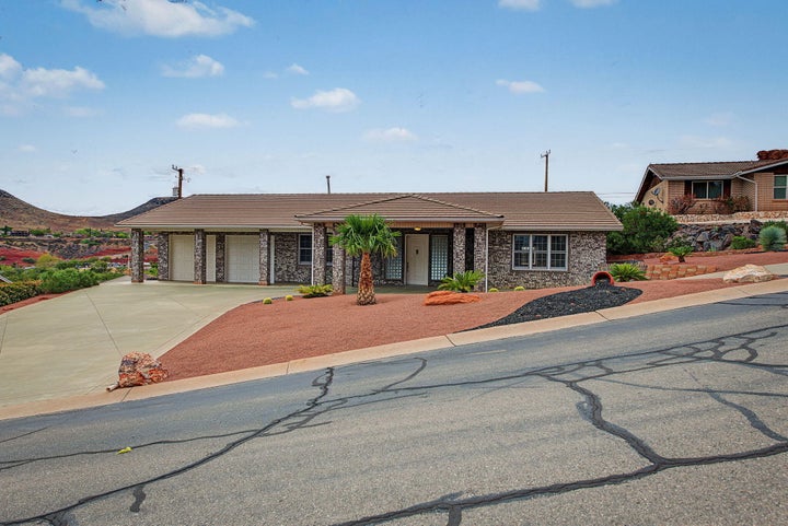 Photo 1 of 31 — 339 W Sandstone CIR, St George, UT 84770