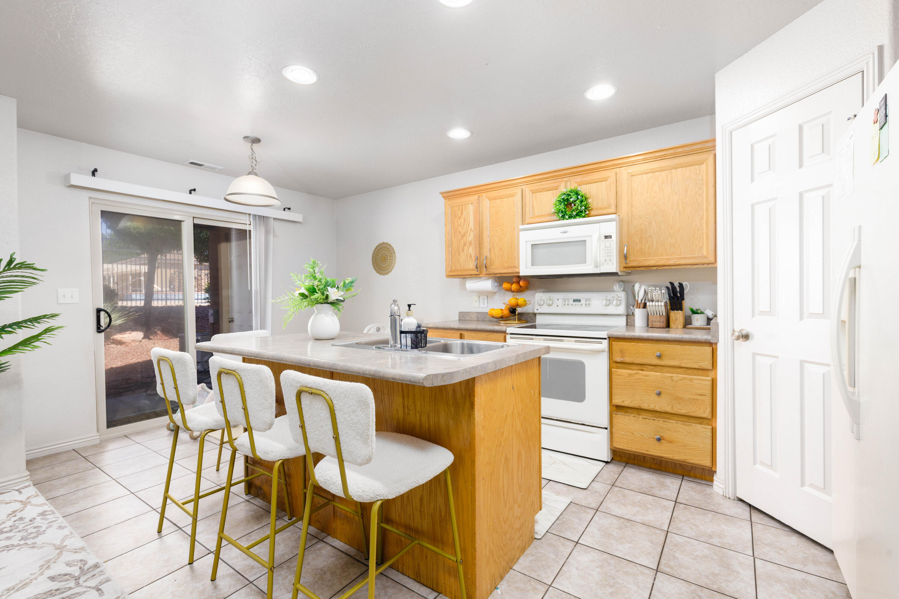 HIDDEN VALLEY TOWN HOMES - Residential