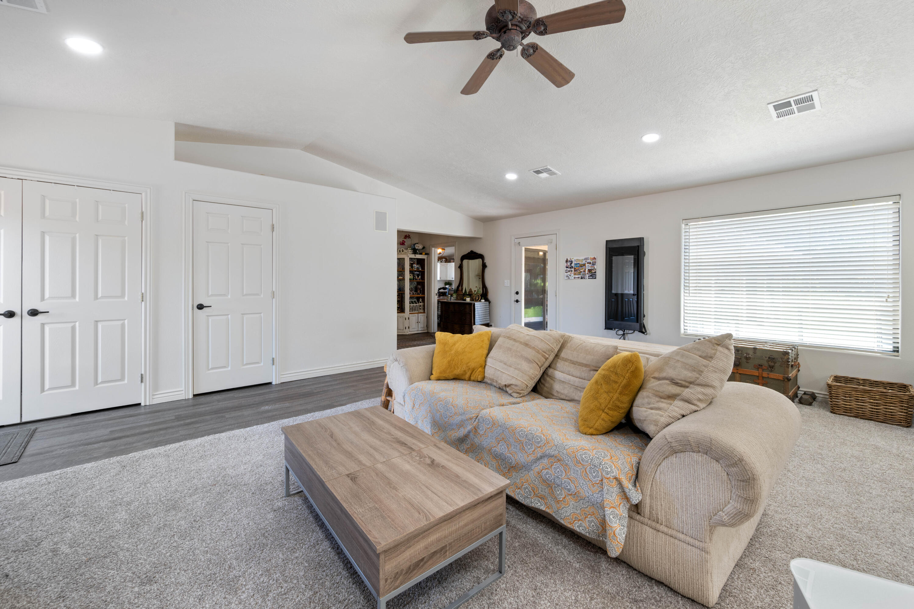 BLOOMINGTON HILLS - Residential