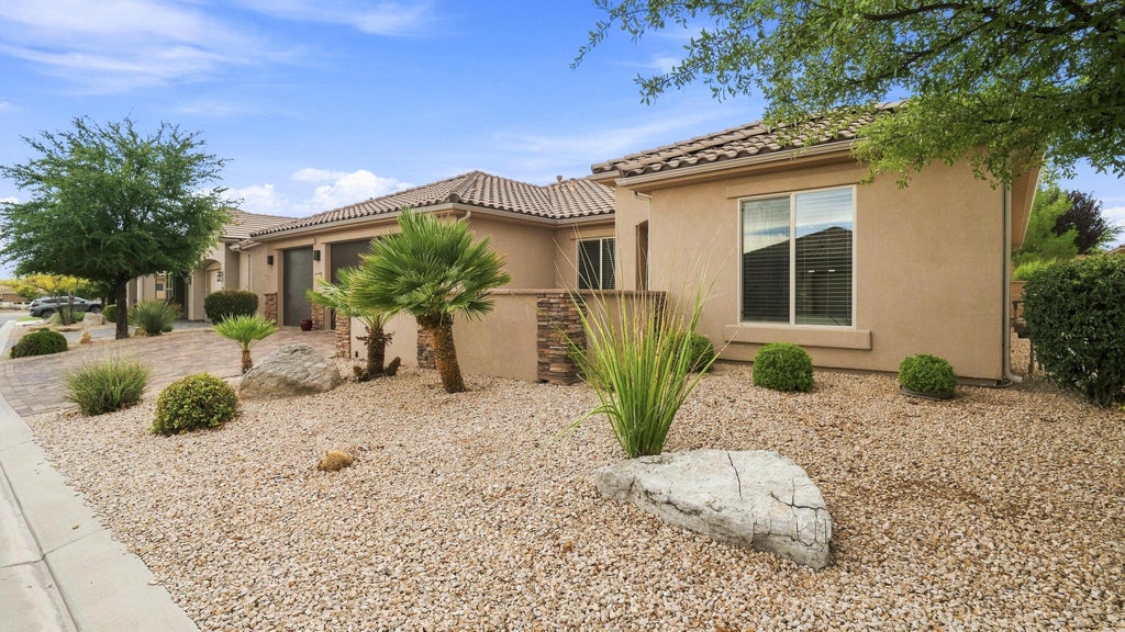 Photo of 1453 Heatherglen DR, Saint George, UT 84790 (MLS # 26-275053)