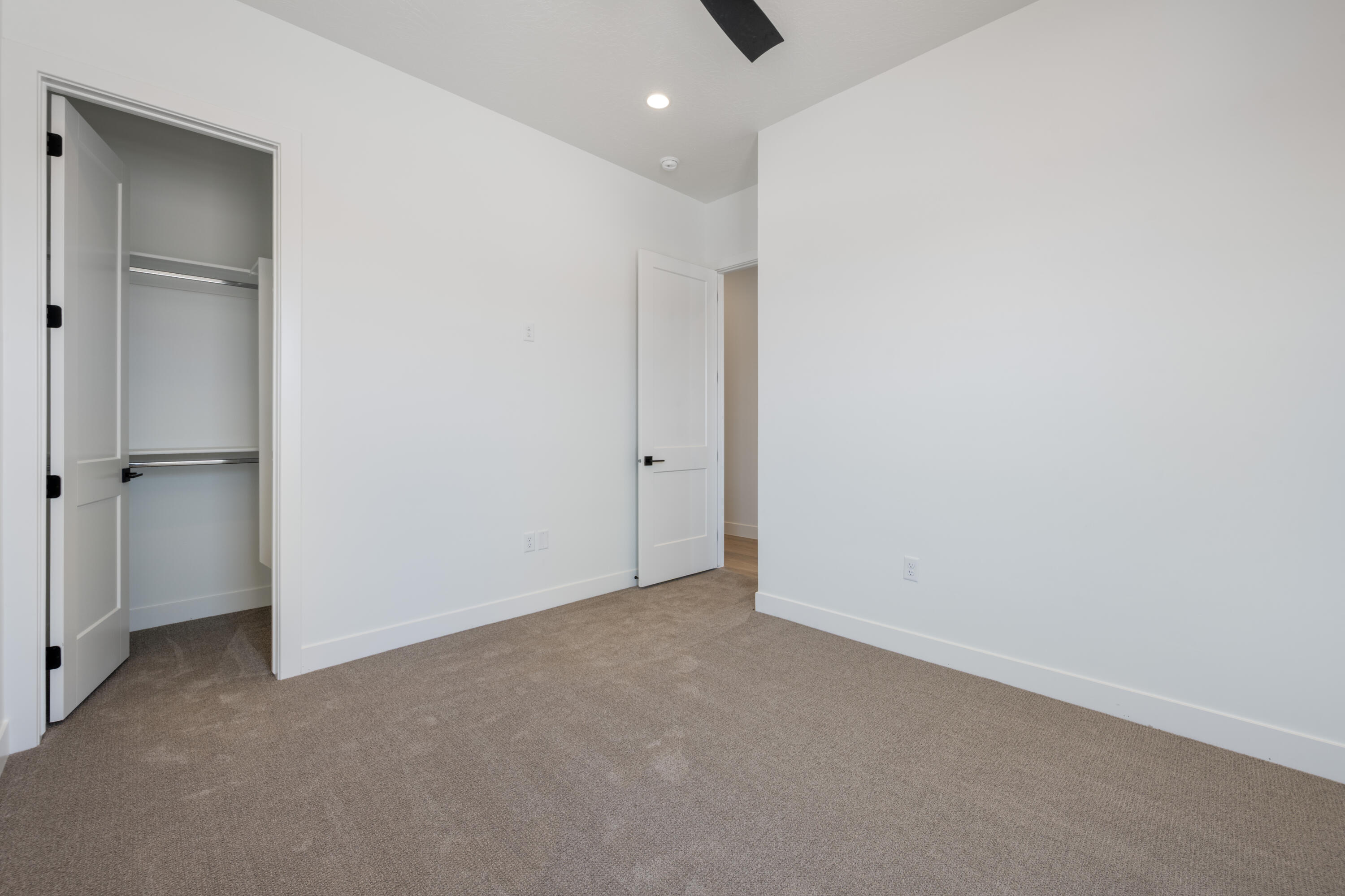 SCENIC POINTE - Residential