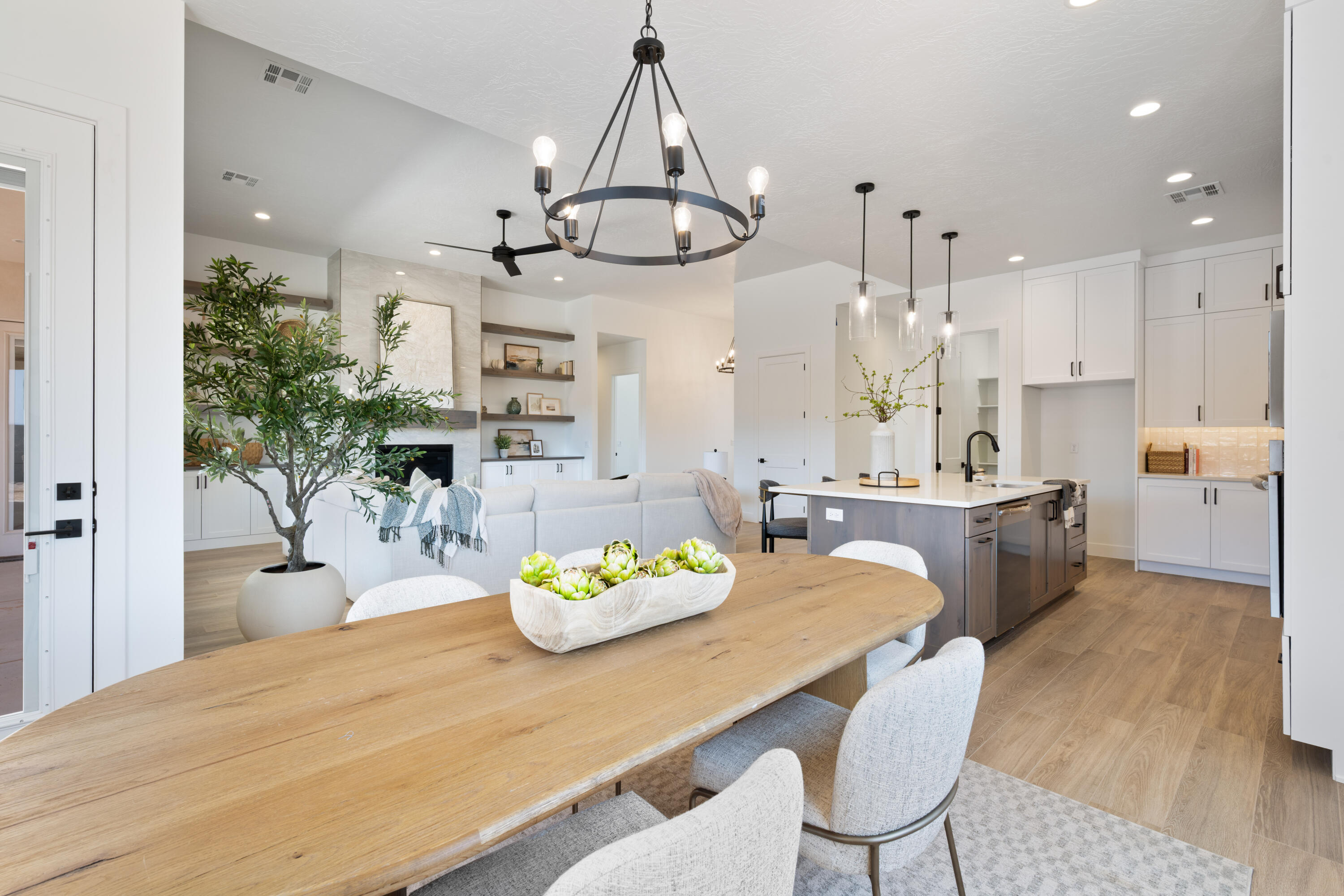 SCENIC POINTE - Residential