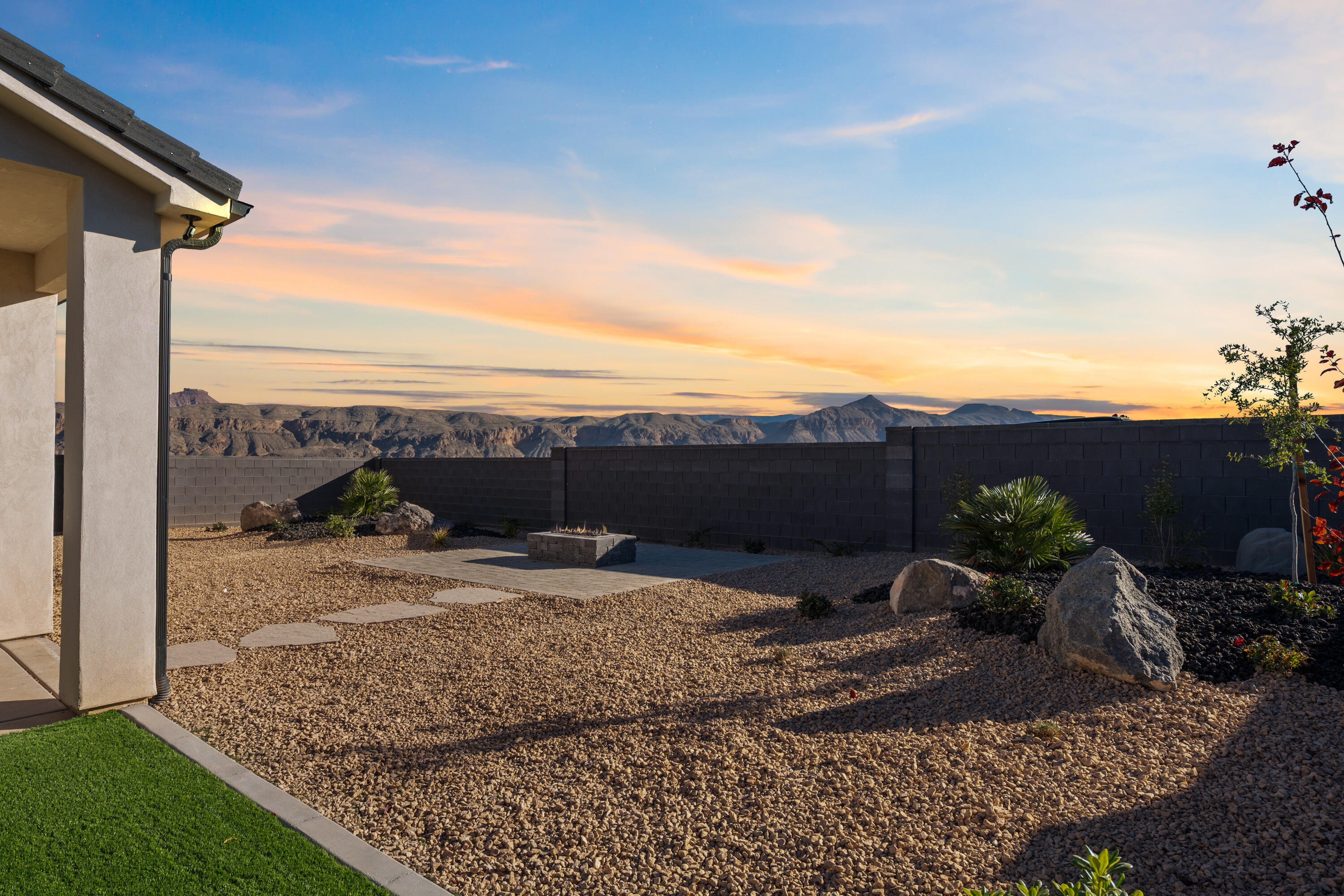 SCENIC POINTE - Residential