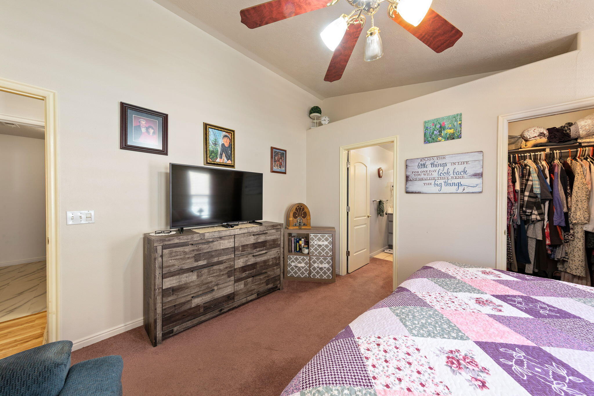 RIDGEPOINTE - Residential
