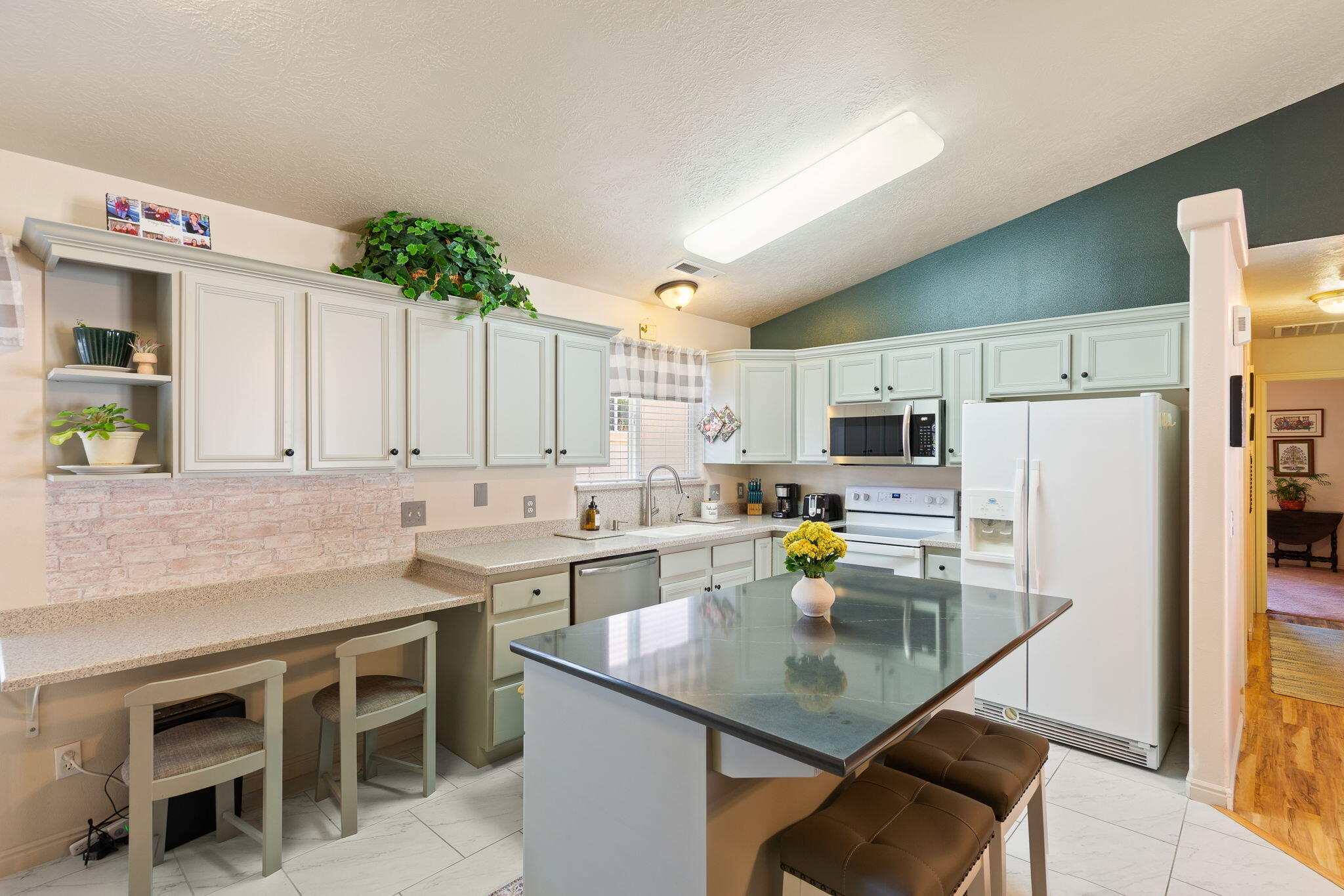 RIDGEPOINTE - Residential