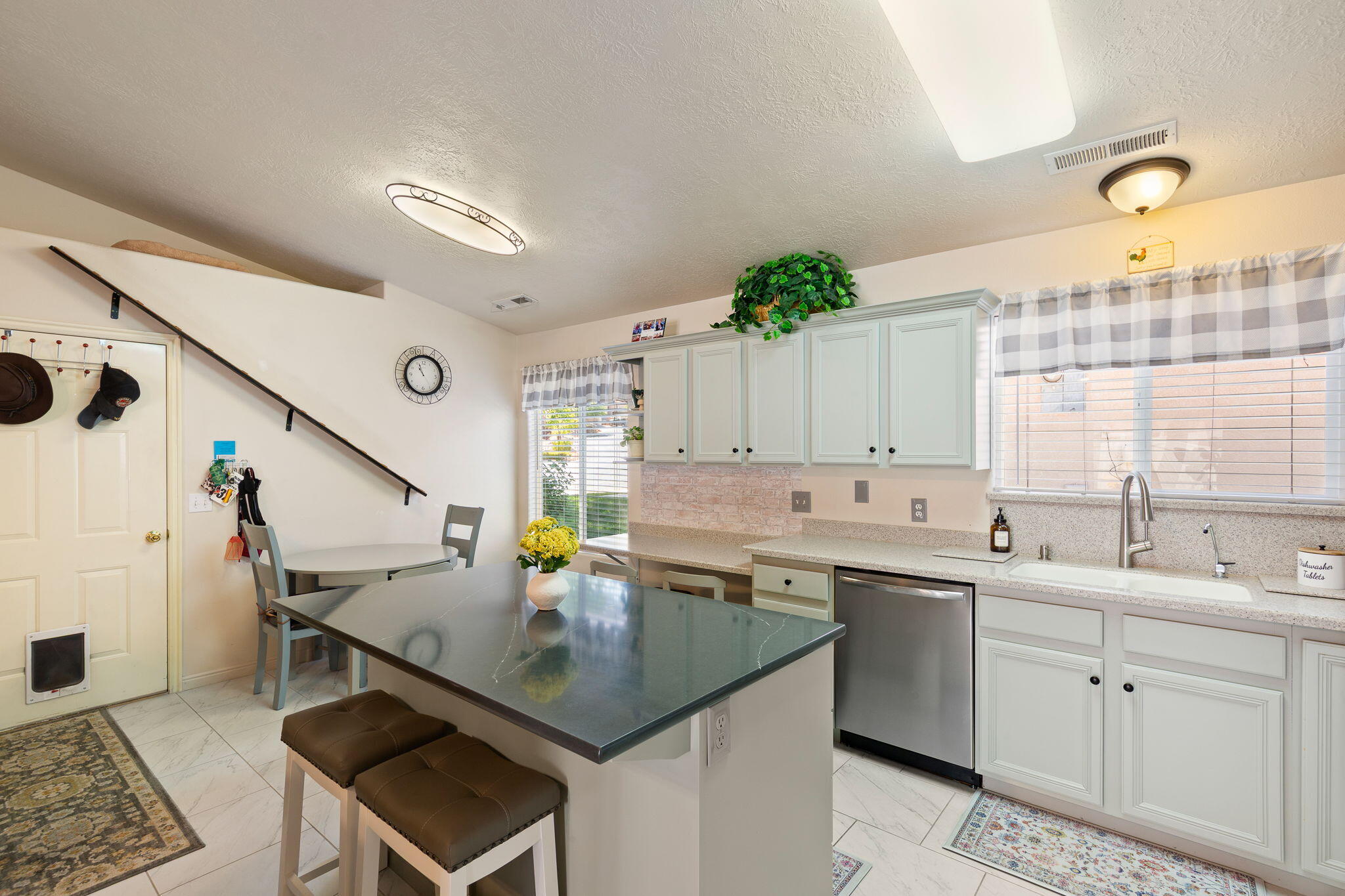 RIDGEPOINTE - Residential