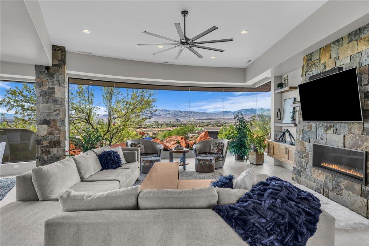 VISTAS AT ENTRADA - Residential