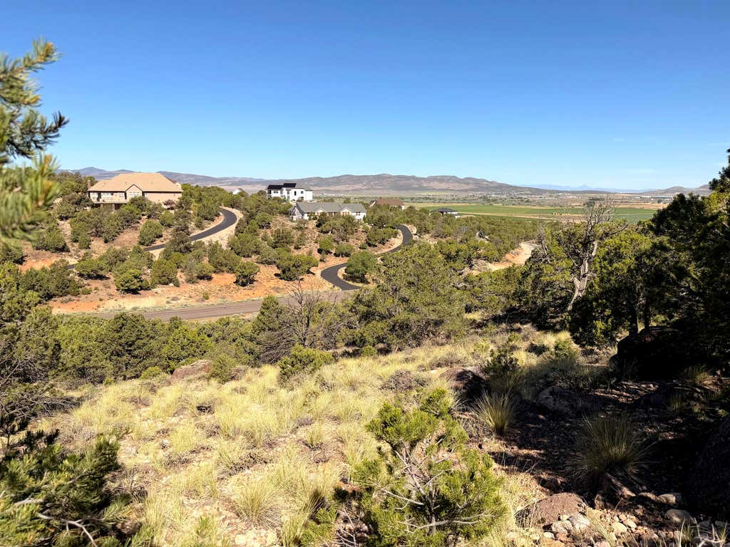 Photo of 1037 S Canyon DR, Cedar City, UT 84720 (MLS # 26-273439)