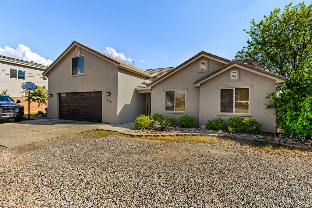 Photo of 134 N 300 W, Washington, UT 84780 (MLS # 26-271339)