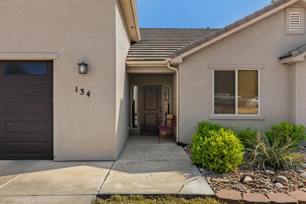 Photo of 134 N 300 W, Washington, UT 84780 (MLS # 26-271339)