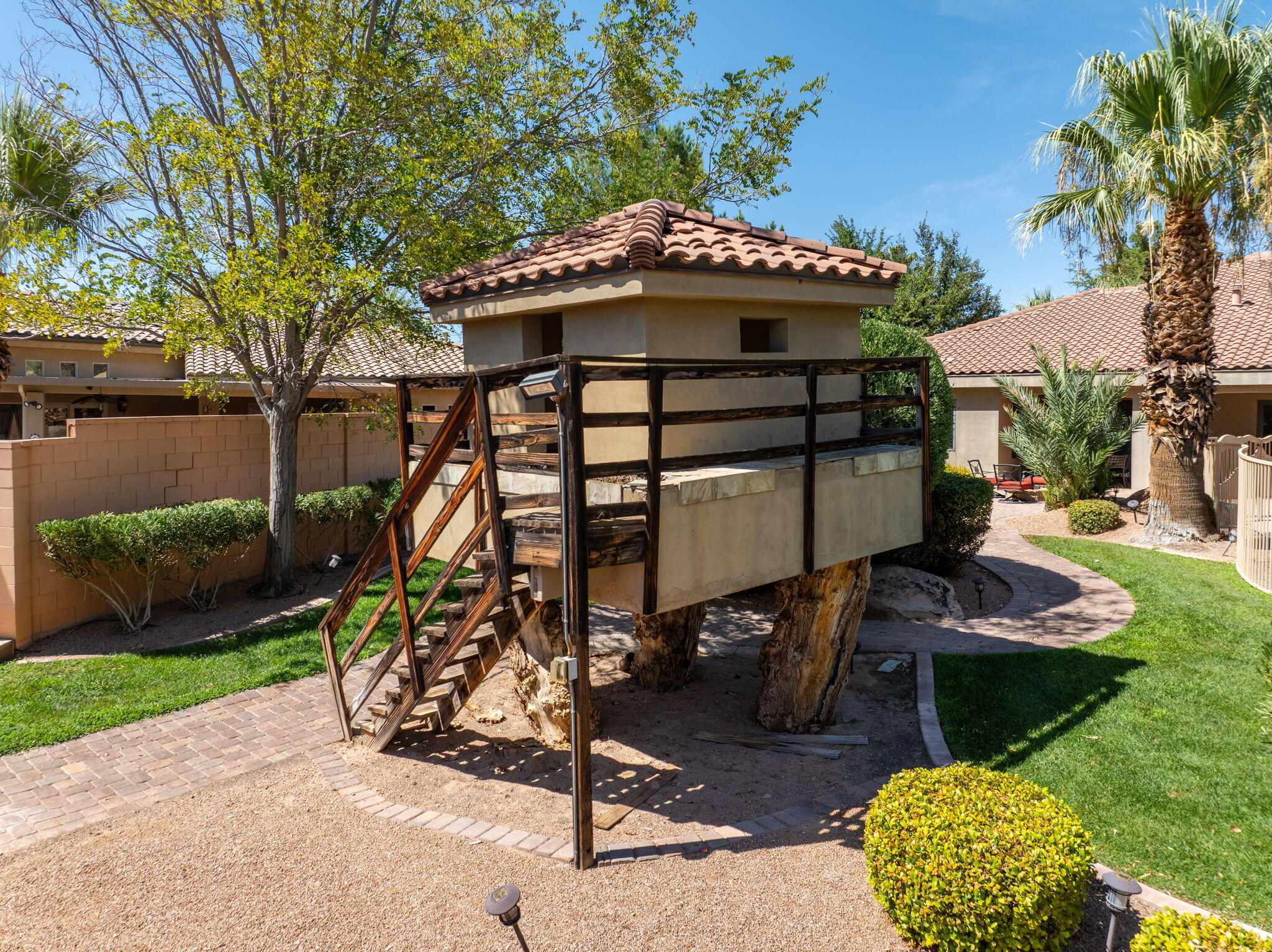 POINTE WEST ESTATES - Residential