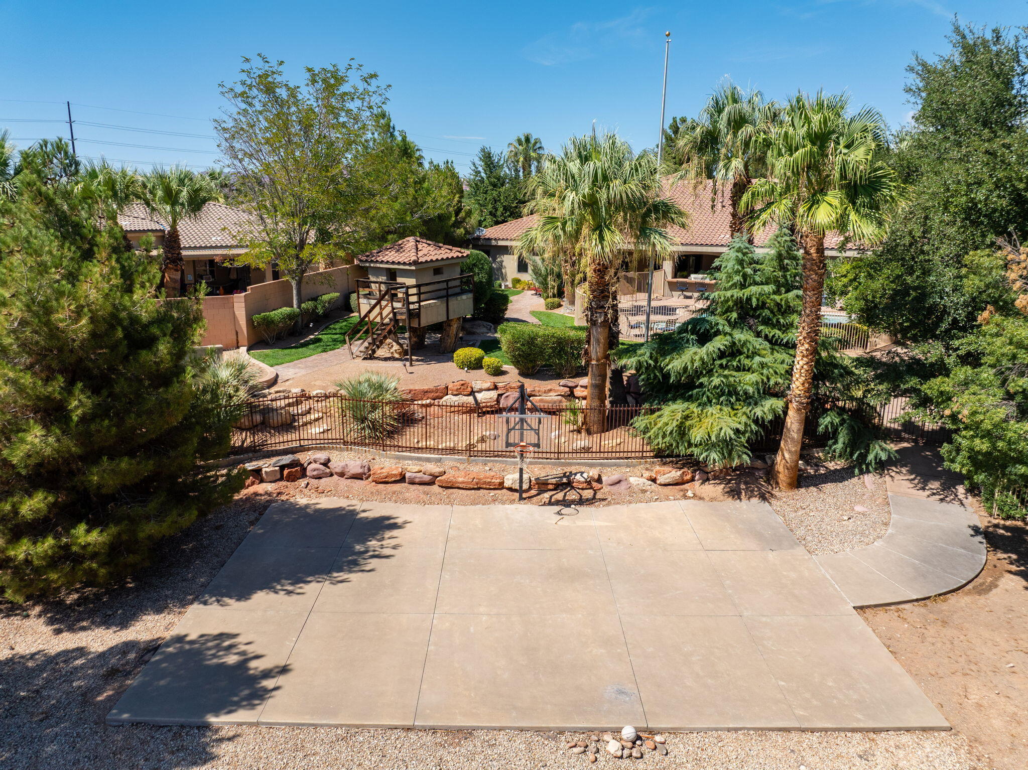 POINTE WEST ESTATES - Residential