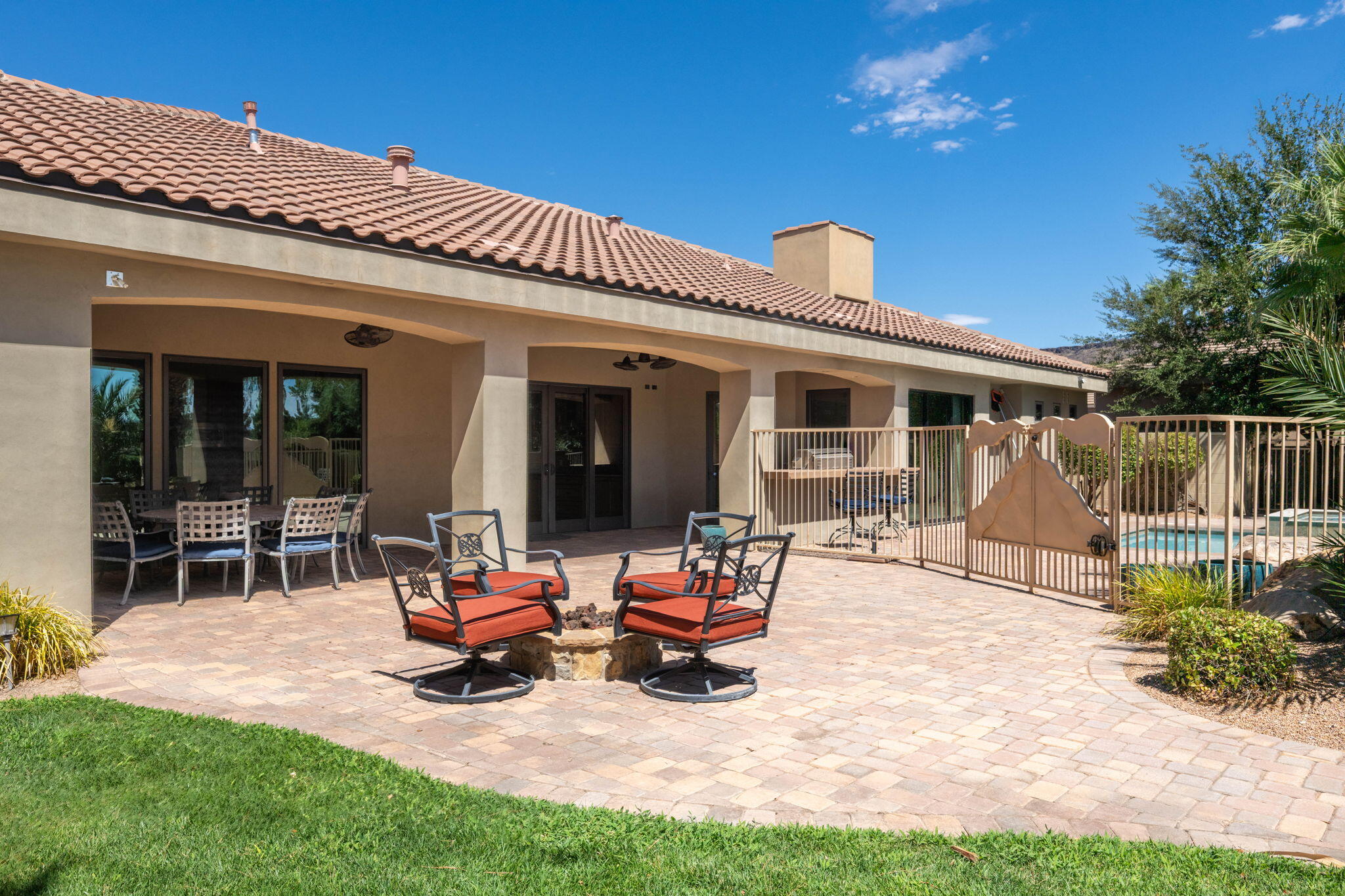 POINTE WEST ESTATES - Residential