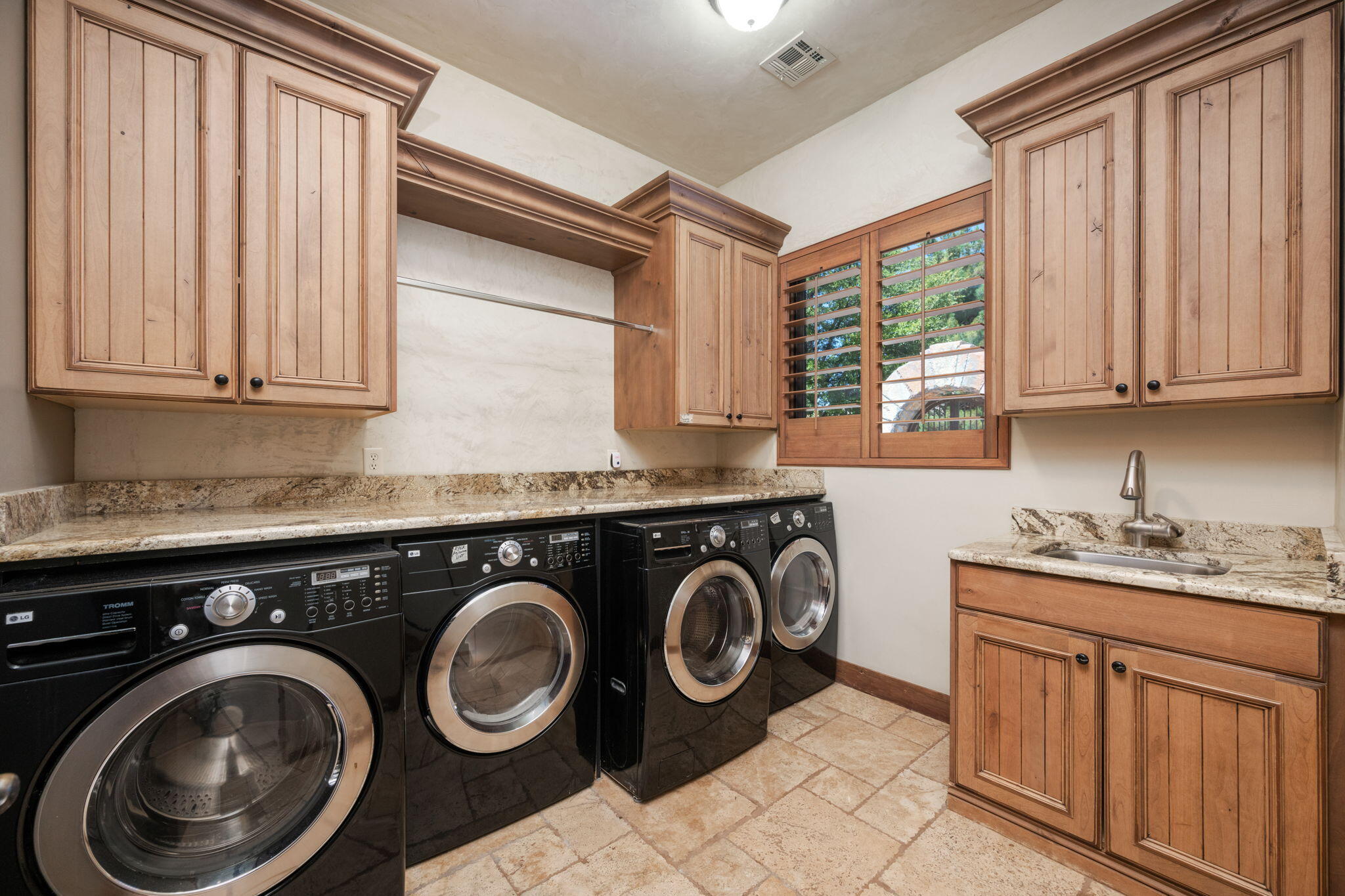 POINTE WEST ESTATES - Residential