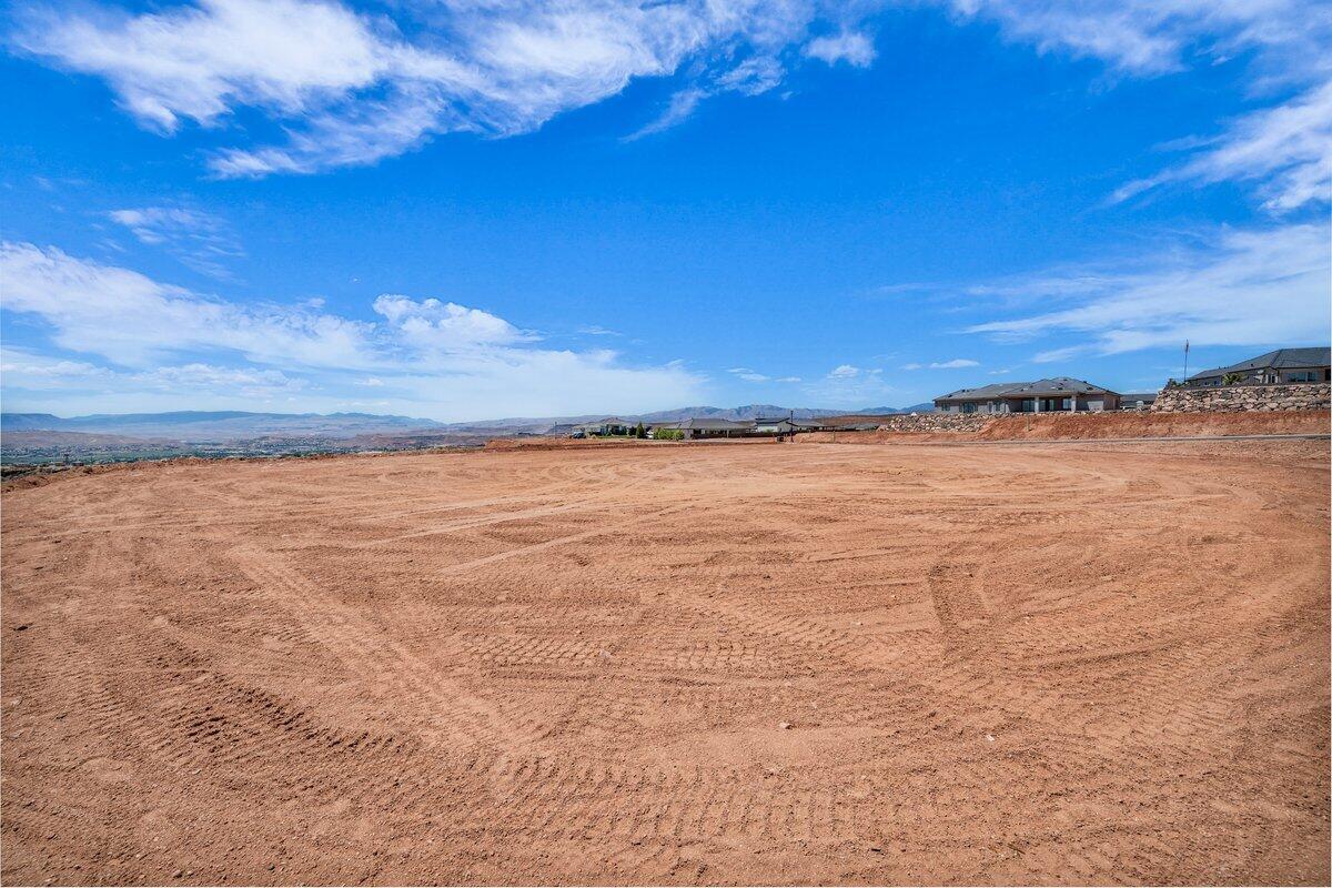 GRAND HEIGHTS - Land