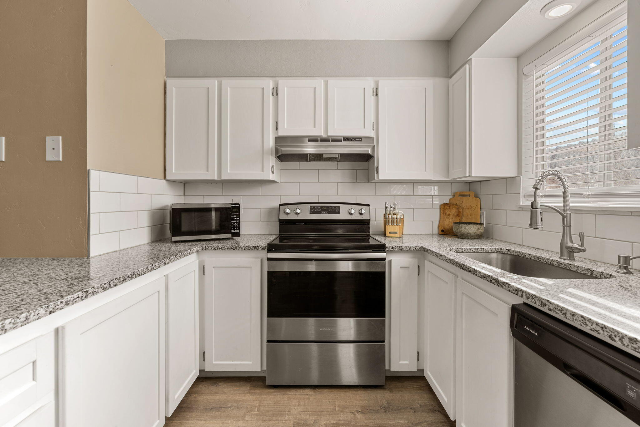 COLOR VIEW TOWNHOMES - Residential