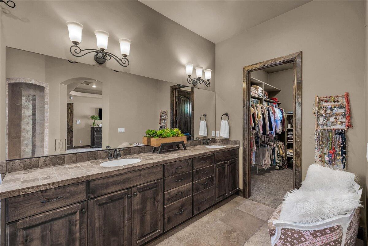 SERENITY HILLS - Residential