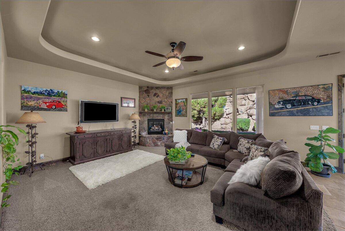 SERENITY HILLS - Residential