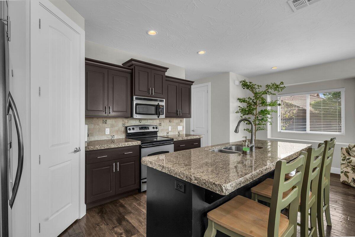 CORAL RIDGE TOWNHOMES - Residential