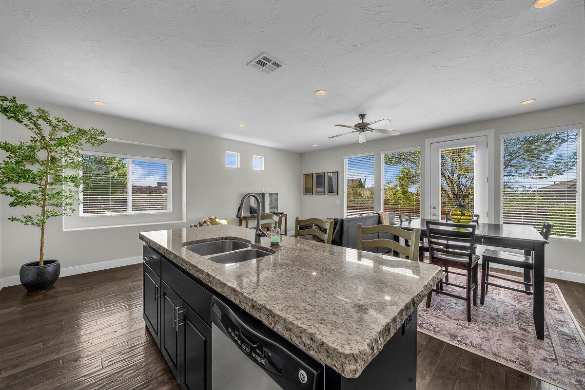 CORAL RIDGE TOWNHOMES - Residential