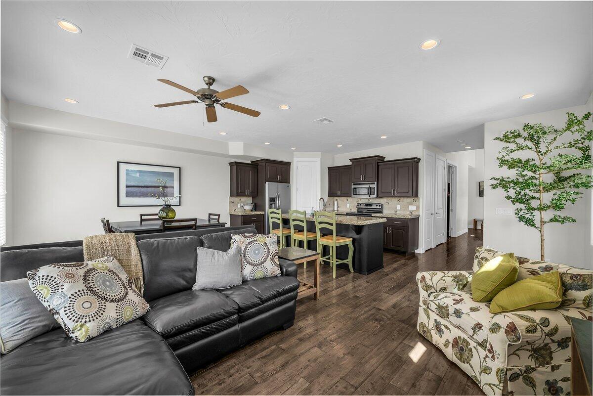 CORAL RIDGE TOWNHOMES - Residential