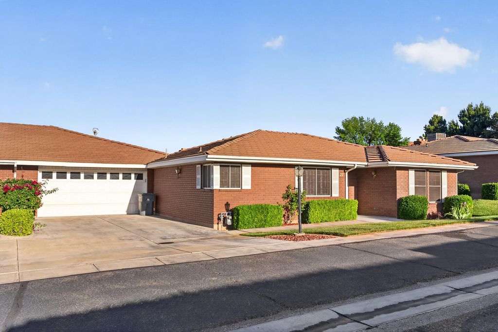 Photo of 970 E 700 S 27 #27, Saint George, UT 84790 (MLS # 26-271815)