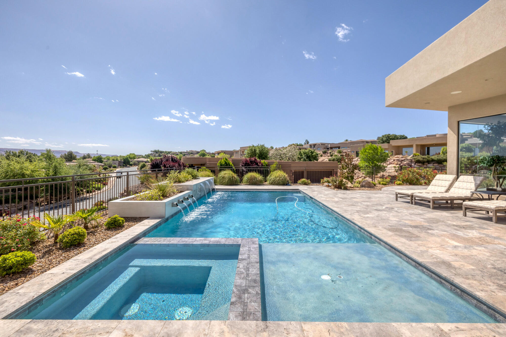 STONE CLIFF - Residential