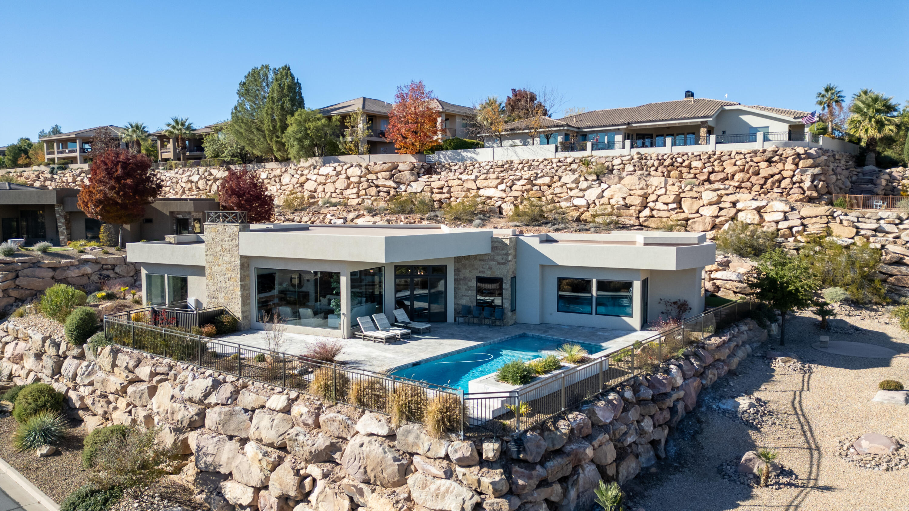 STONE CLIFF - Residential