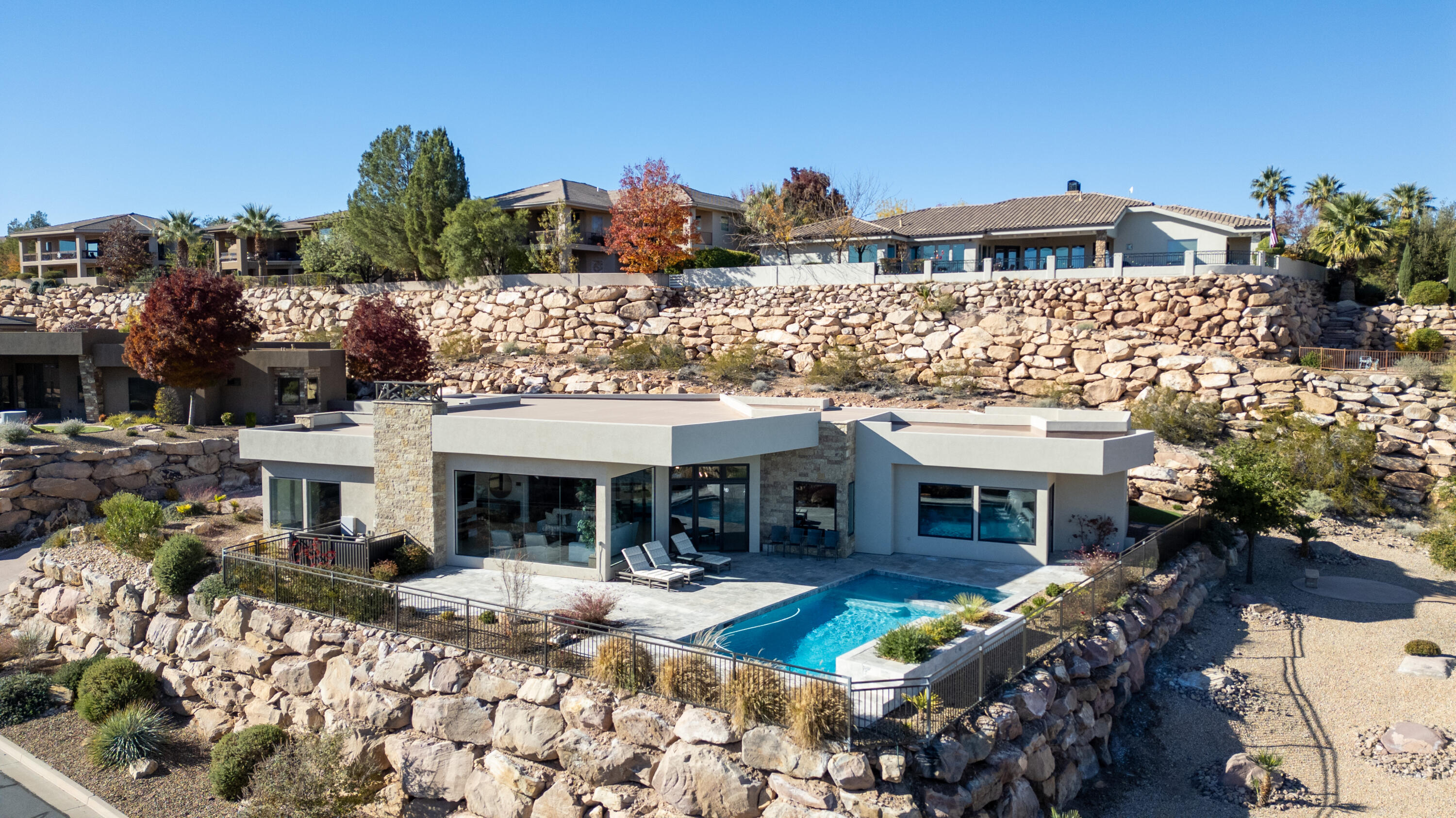 STONE CLIFF - Residential