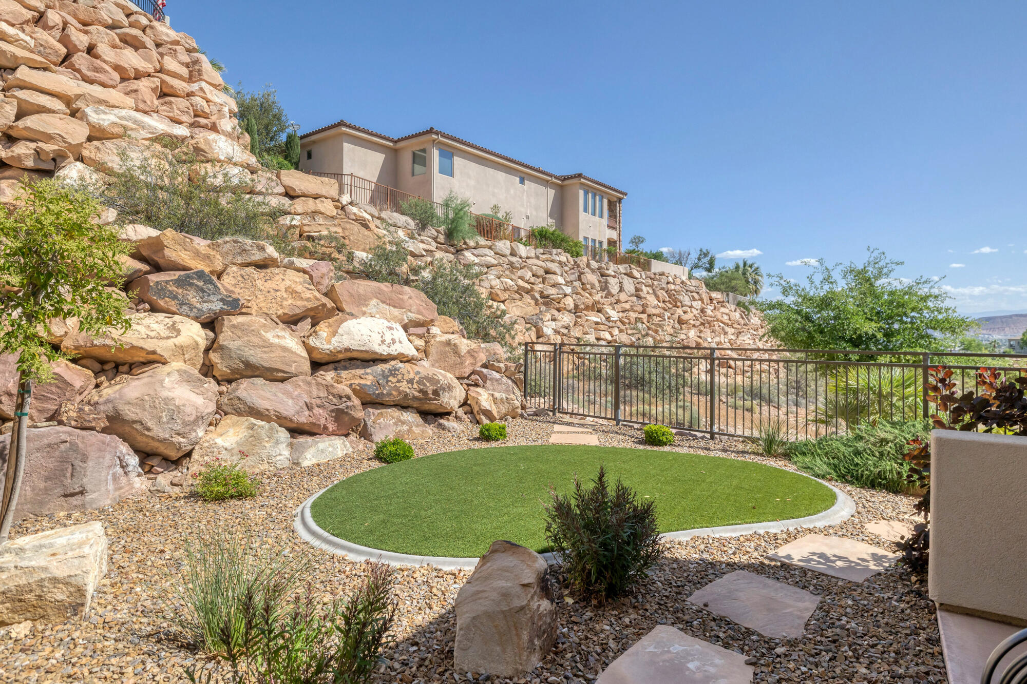 STONE CLIFF - Residential