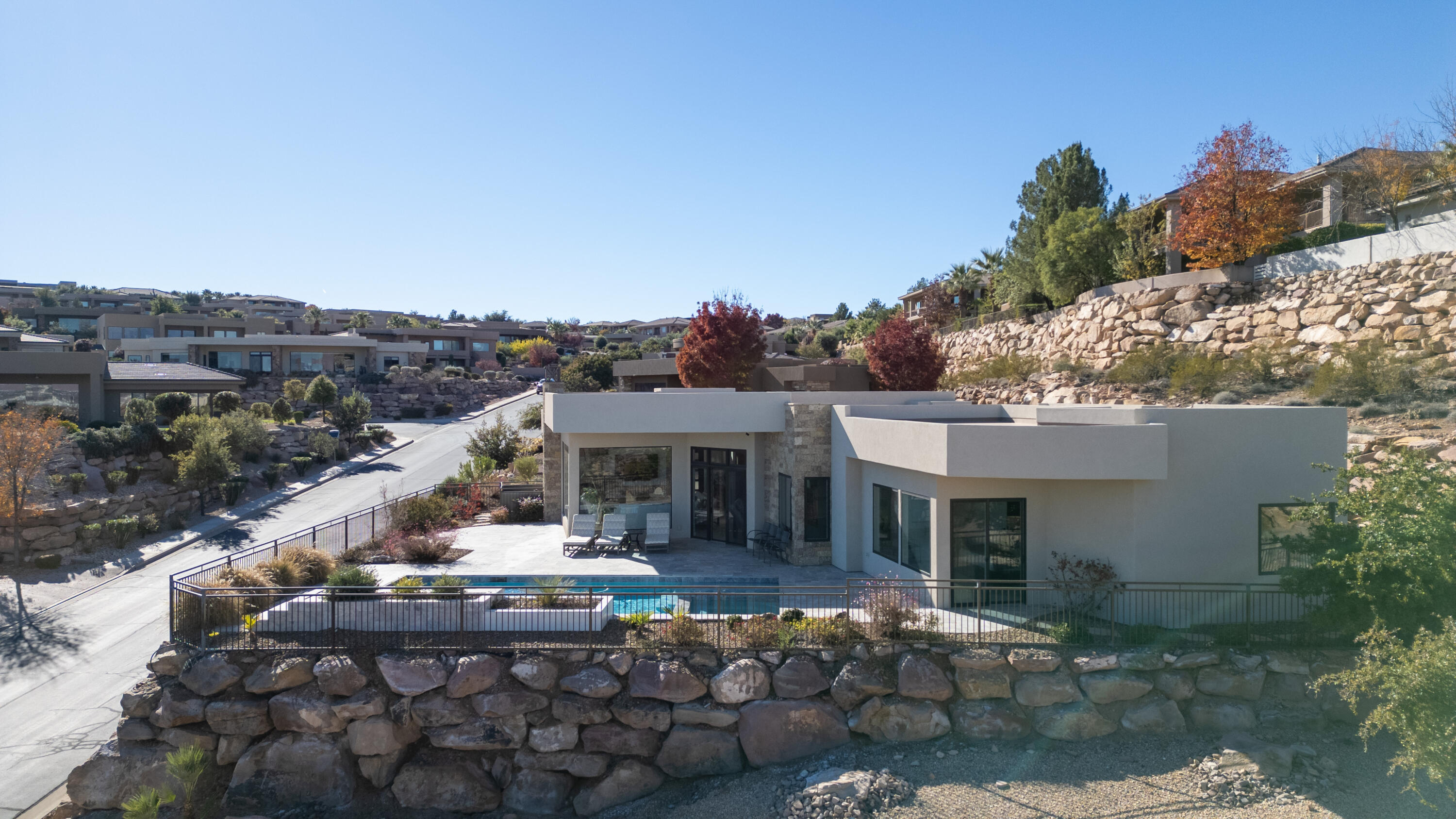 STONE CLIFF - Residential