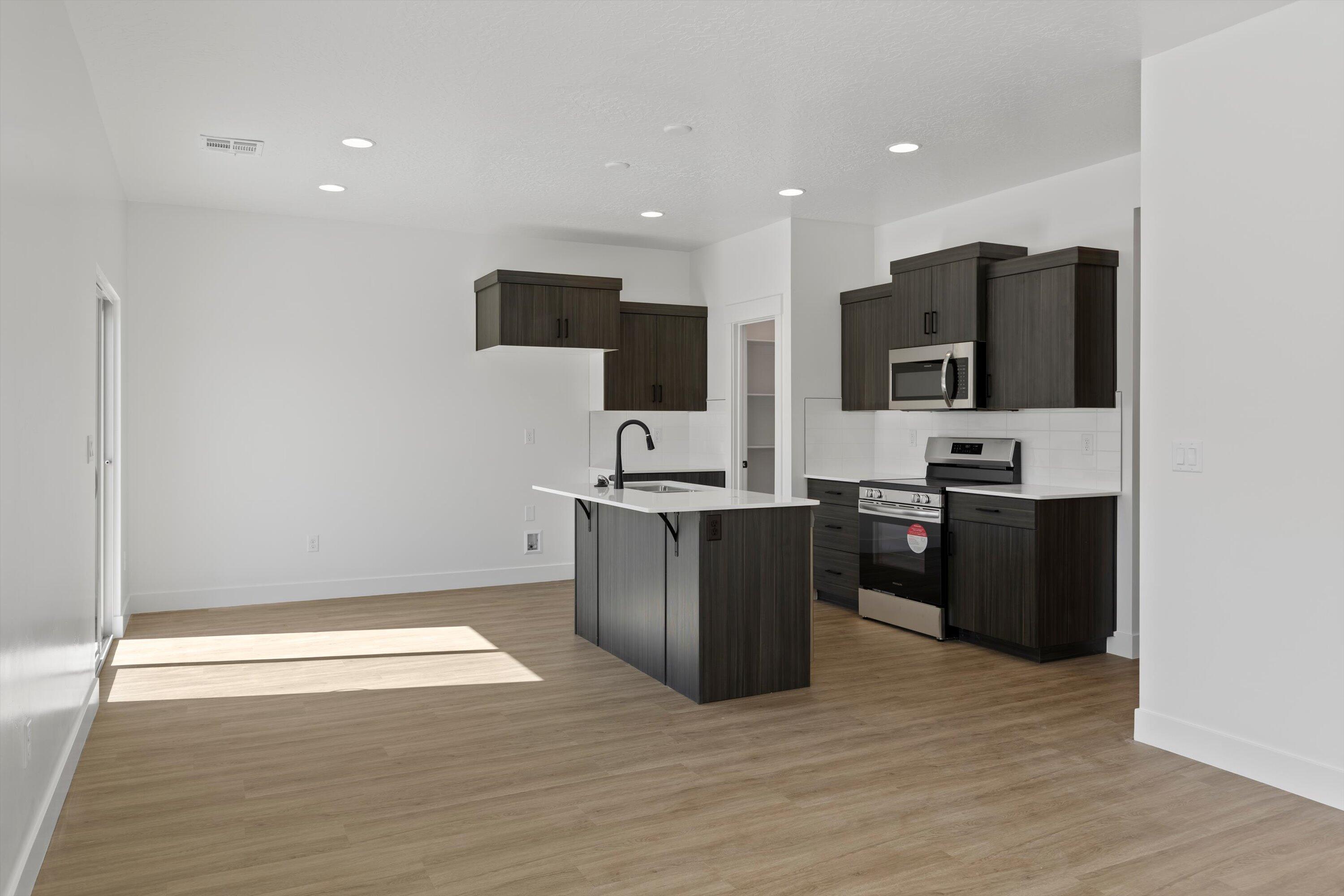 SOUTH DESERT TH - Residential