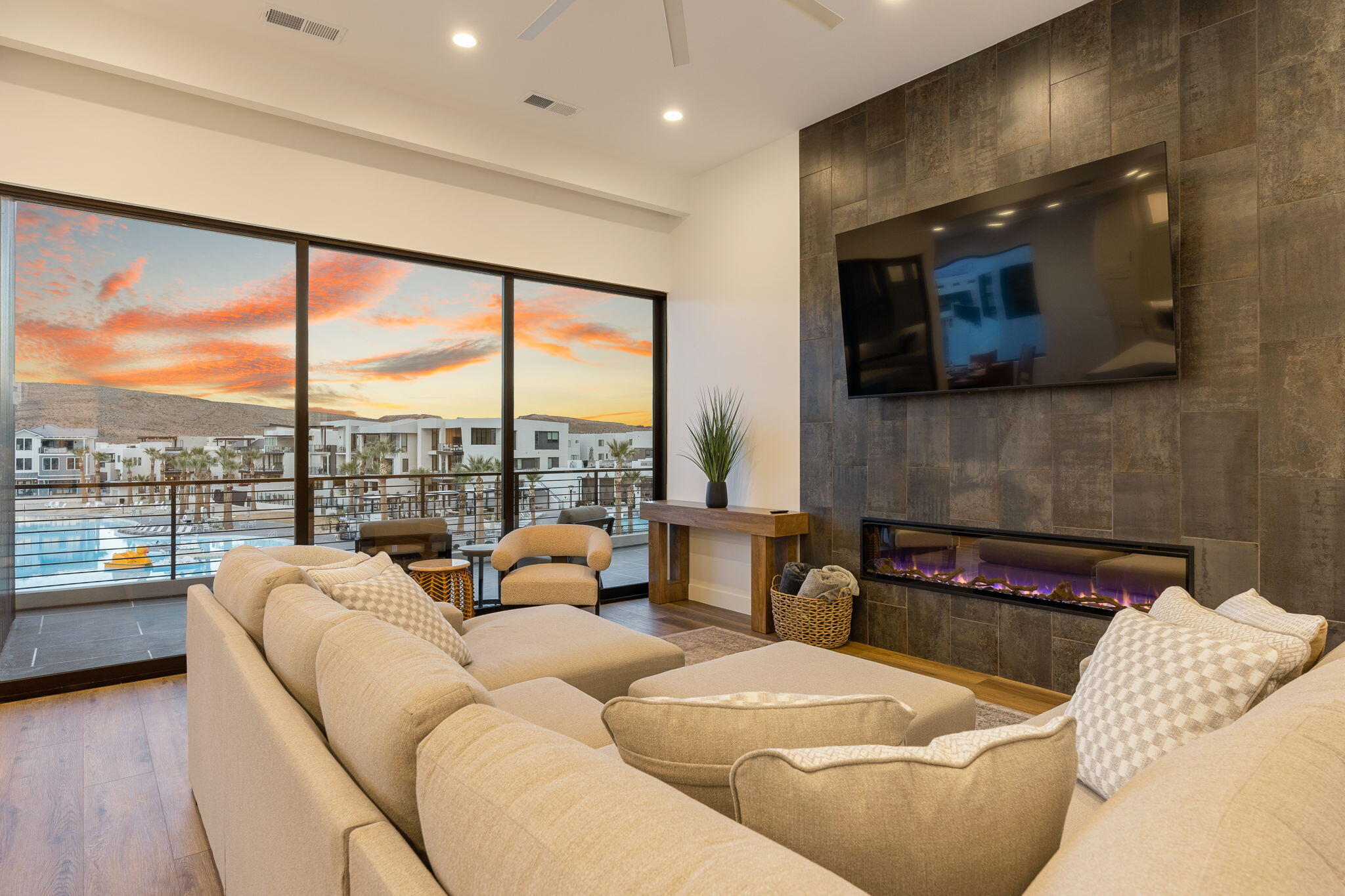 DESERT COLOR RESORT - Residential