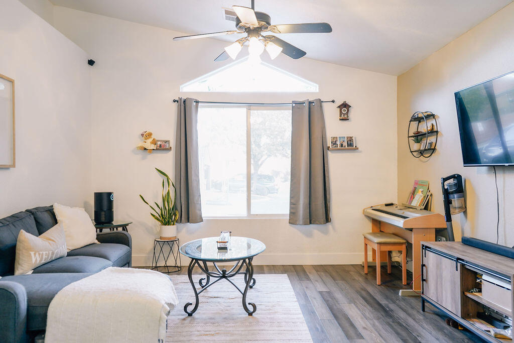 SHADOW CANYON - Residential