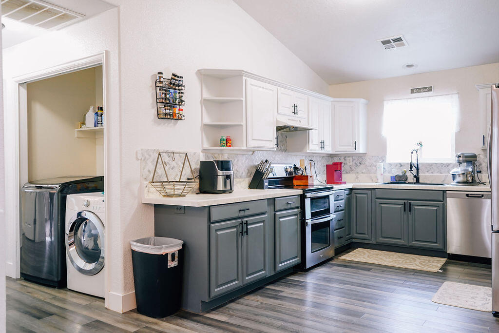 SHADOW CANYON - Residential