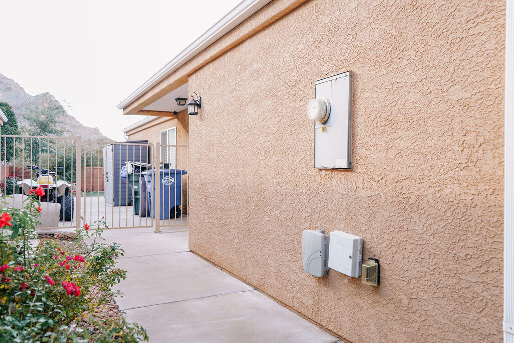 SHADOW CANYON - Residential