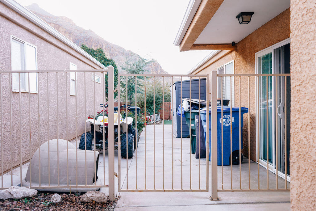 SHADOW CANYON - Residential